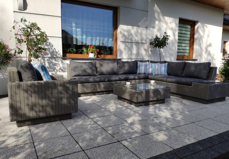 calabria-big-naroznik-na-taras-ze-stolikami-bocznymi-i-fotele-ogrodowy-11.jpg Nowoczesne meble ogrodowe CALABRIA BIG z fotelem - SZARY