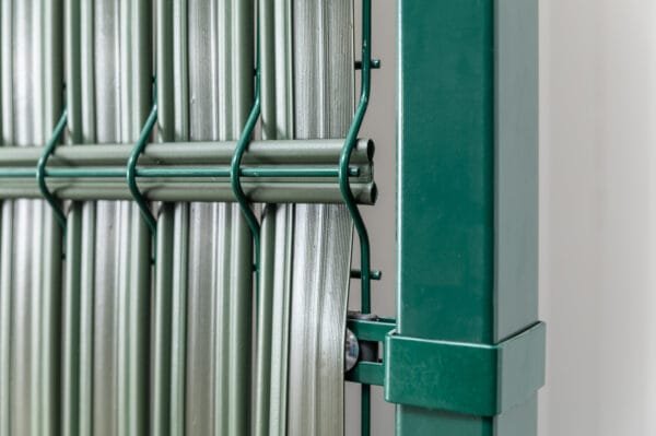 Kolor_zielony_2 Listwy pionowe do paneli ogrodzeniowych - 123cm x 250cm - ZIELONY (44-62mm)